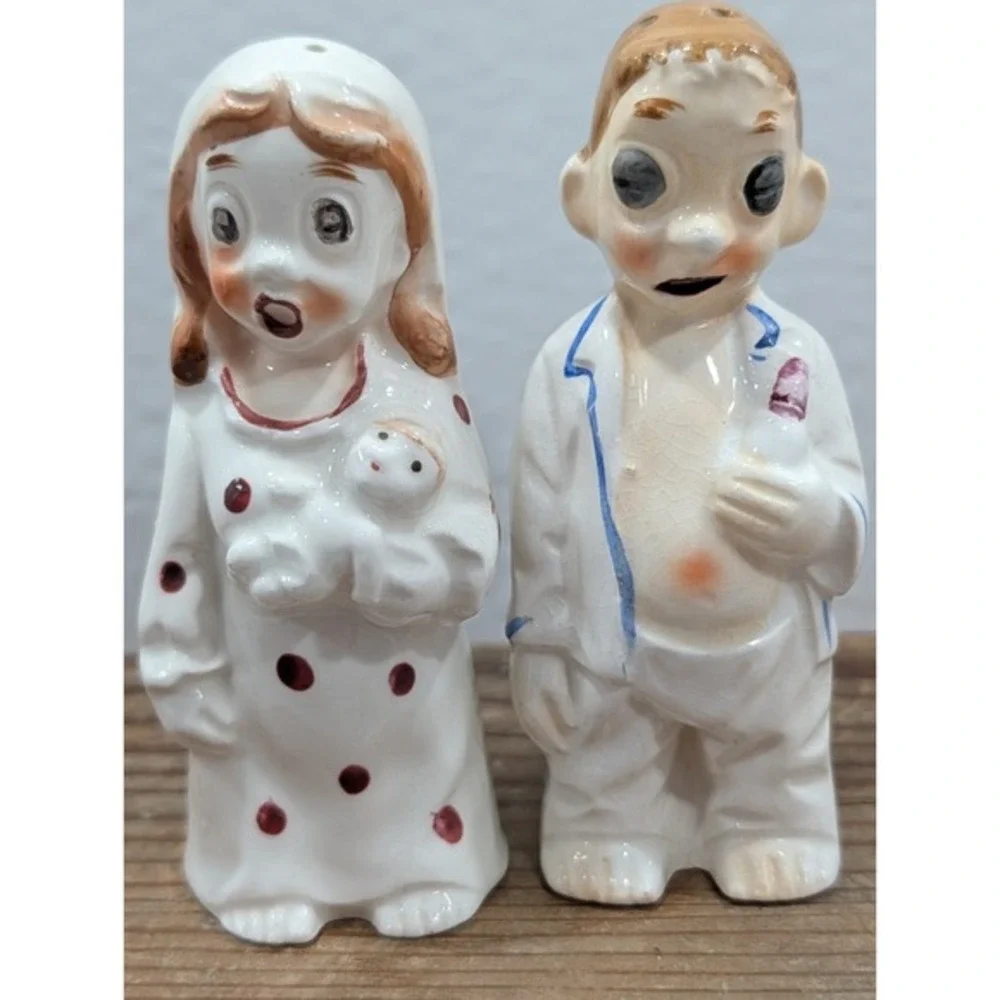 Vintage Double Sided Salt Pepper Shakers Bride Groom / Mom Dad Baby Ceramic Cork